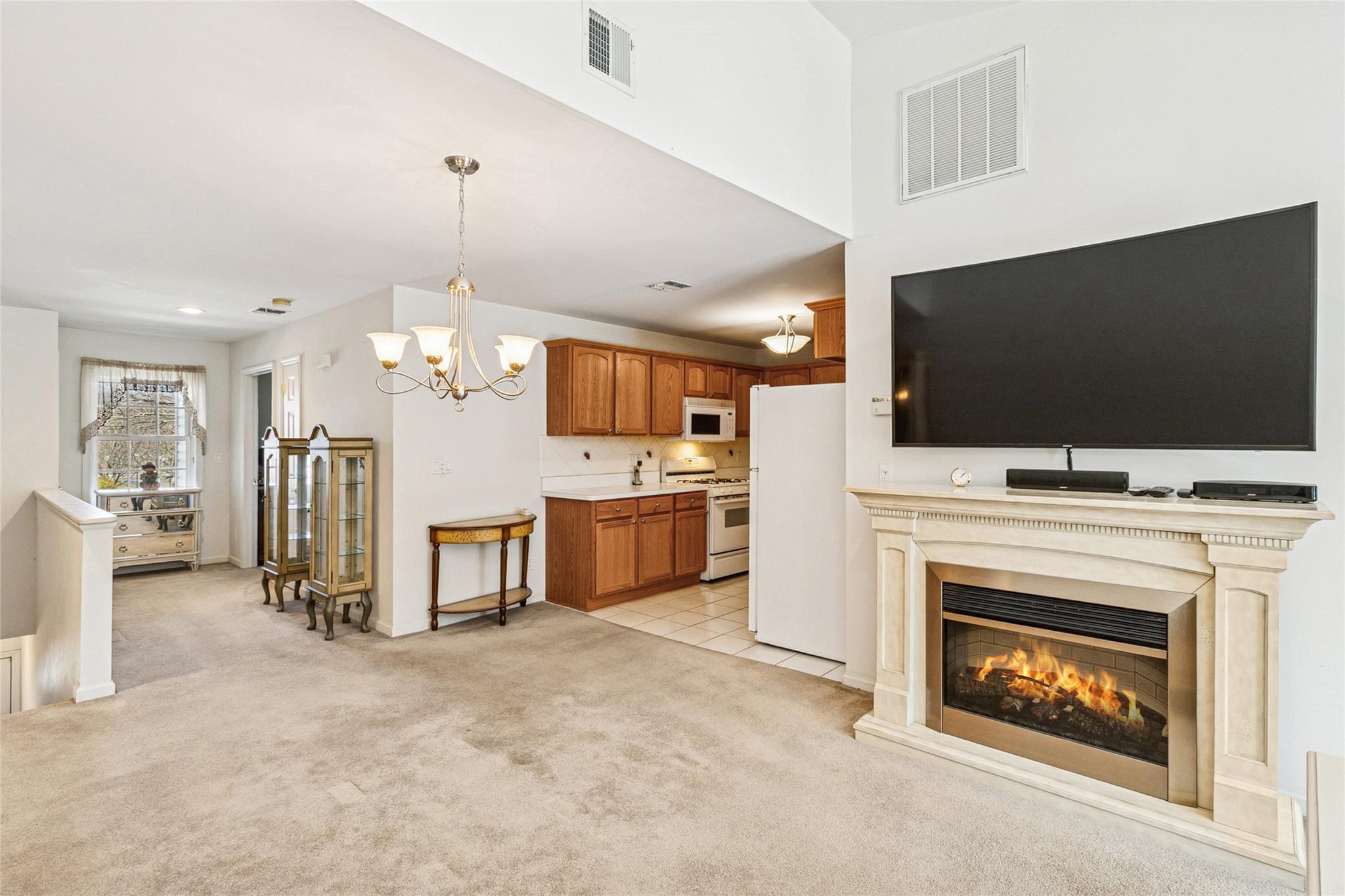 1082 Savoy Drive Property Photo 4