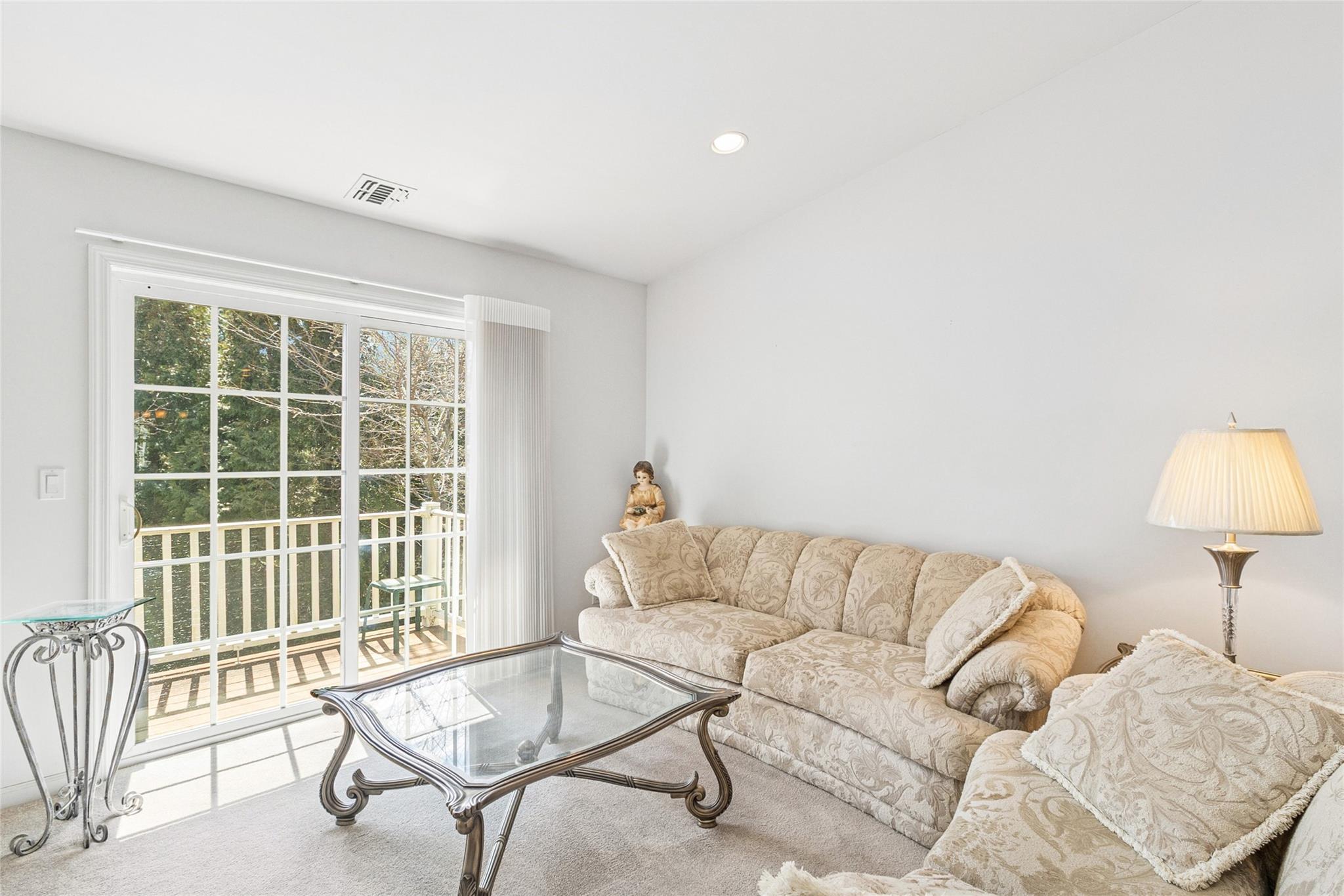 1082 Savoy Drive Property Photo 9