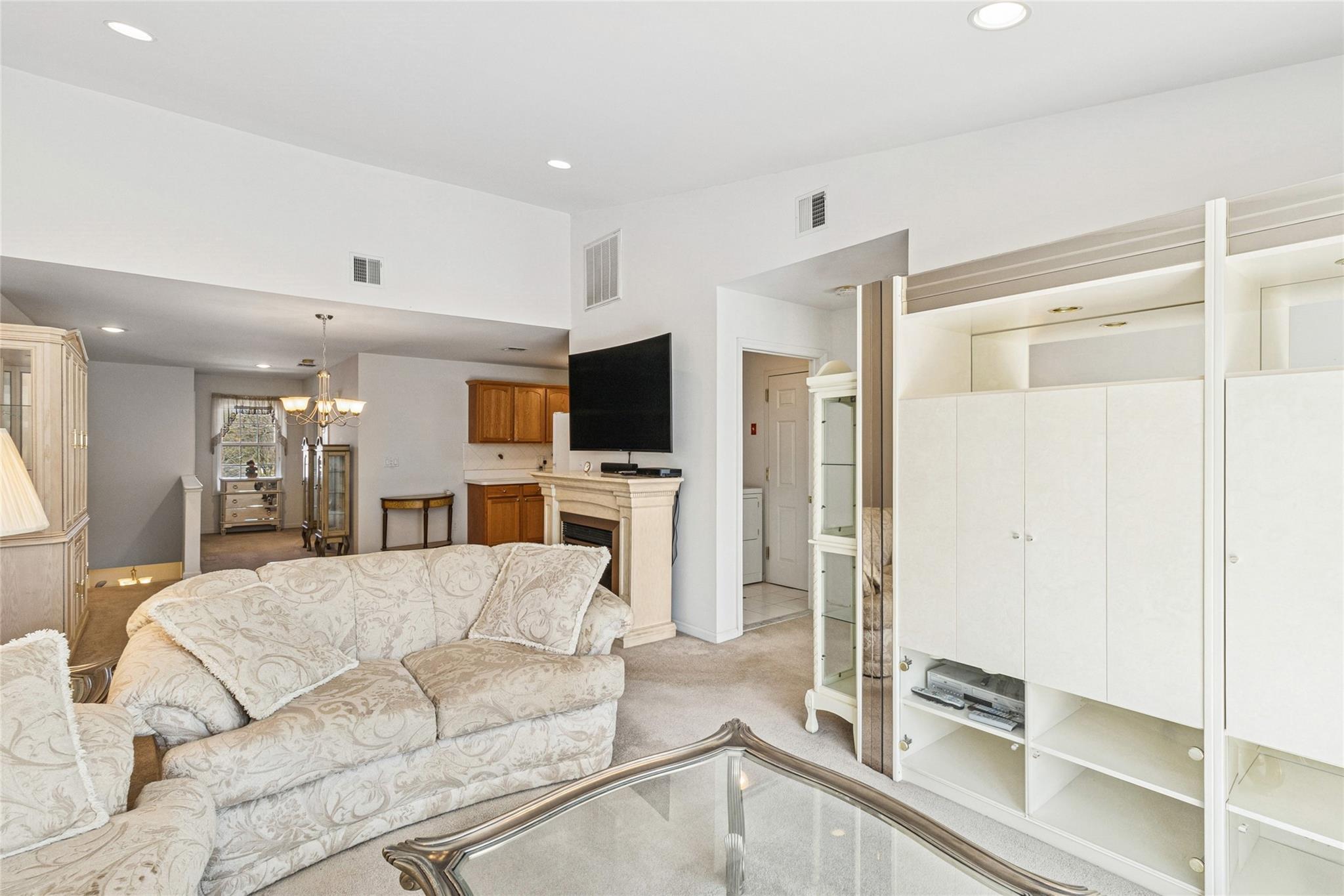 1082 Savoy Drive Property Photo 10