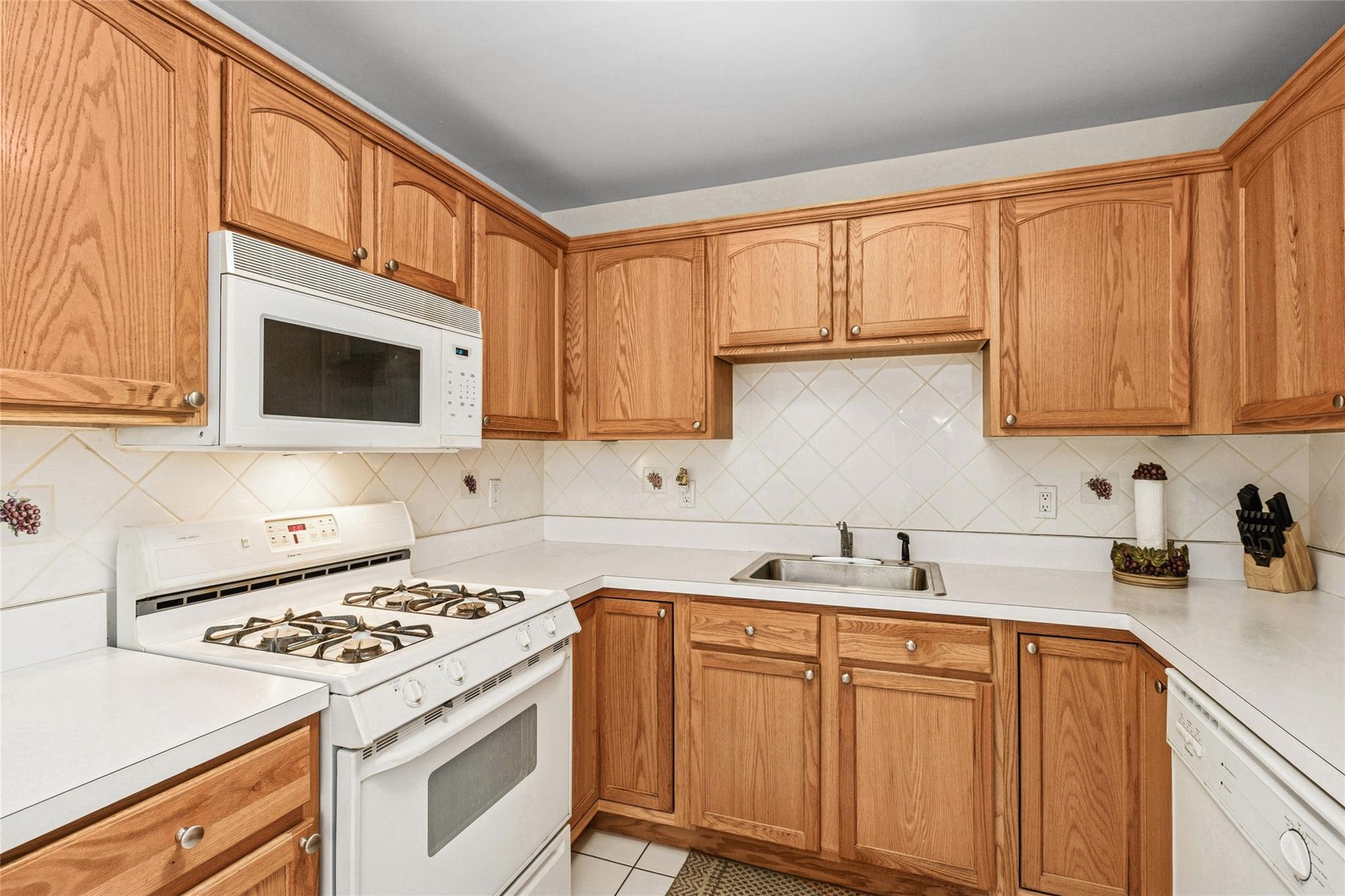 1082 Savoy Drive Property Photo 14