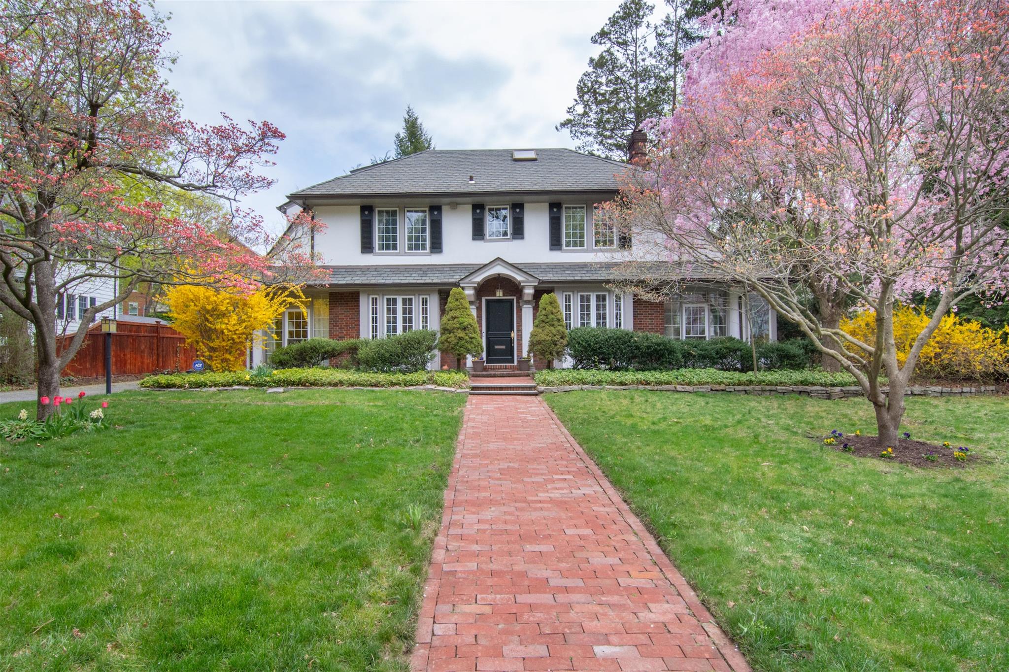 146 Pondfield Road Property Photo