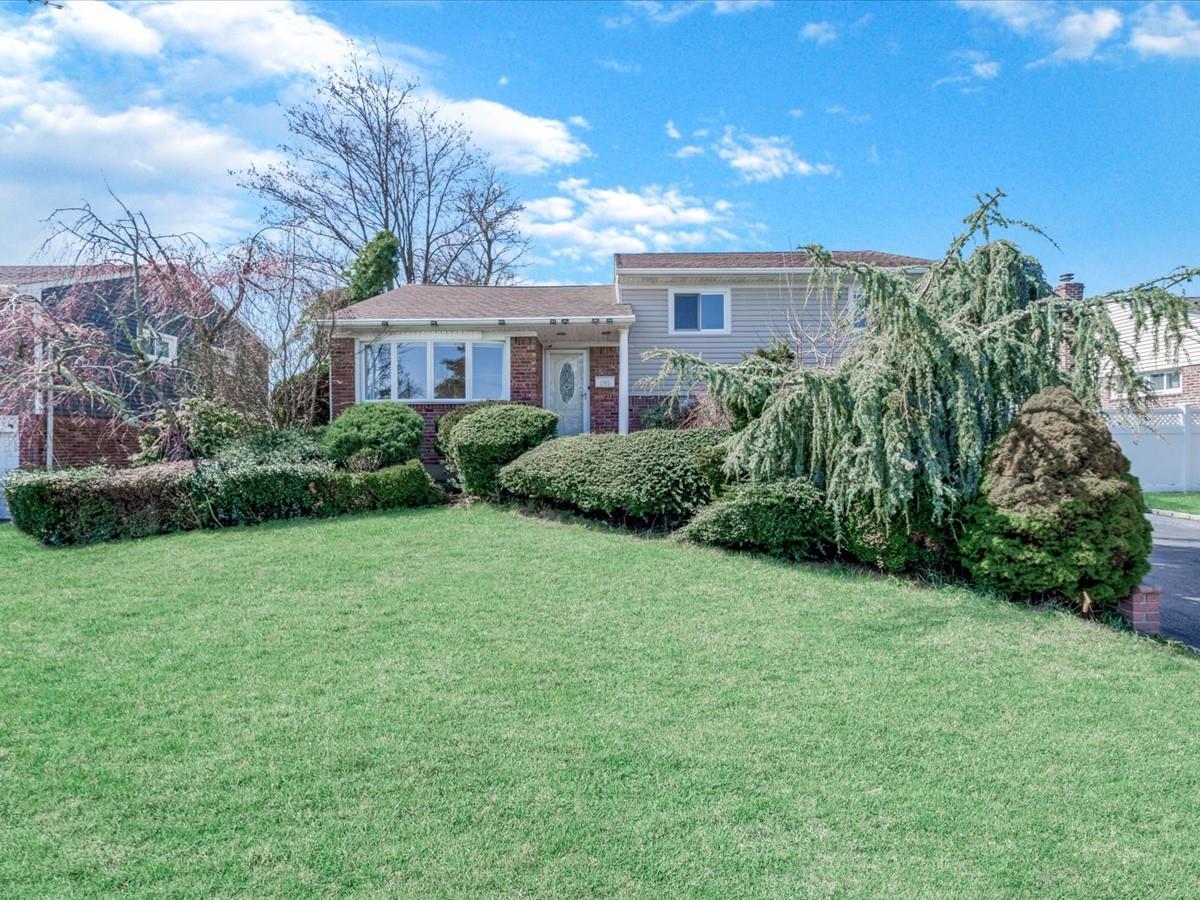 195 Floral Avenue Property Photo