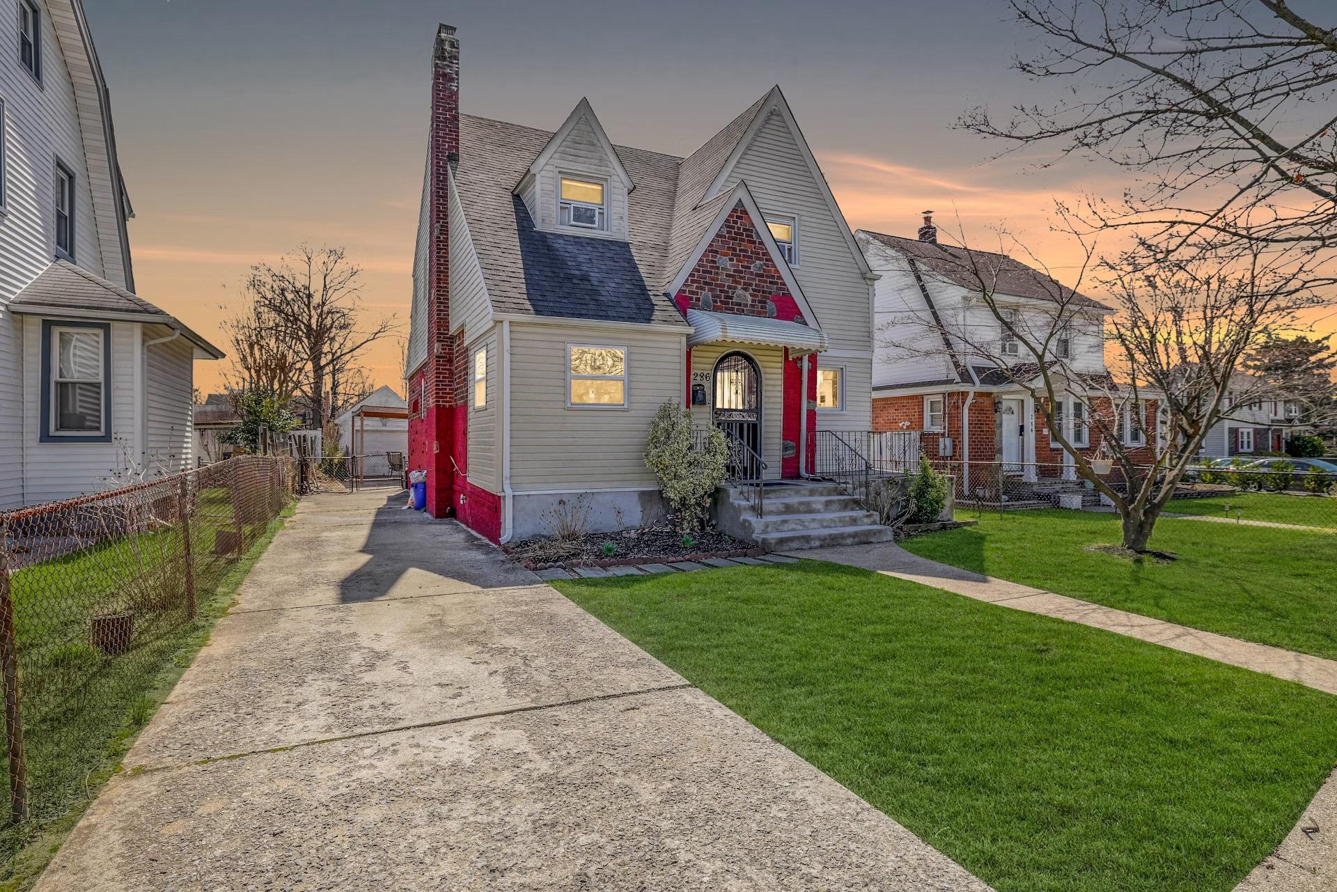 286 Grand Avenue Property Photo