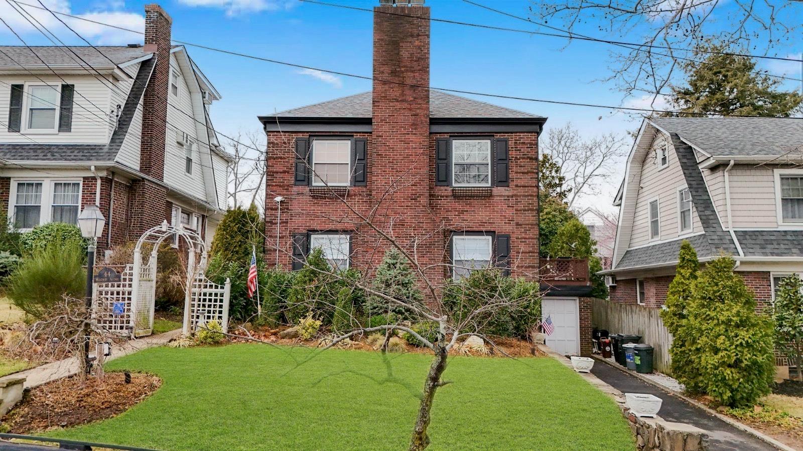 44 Westbury Ave Property Photo
