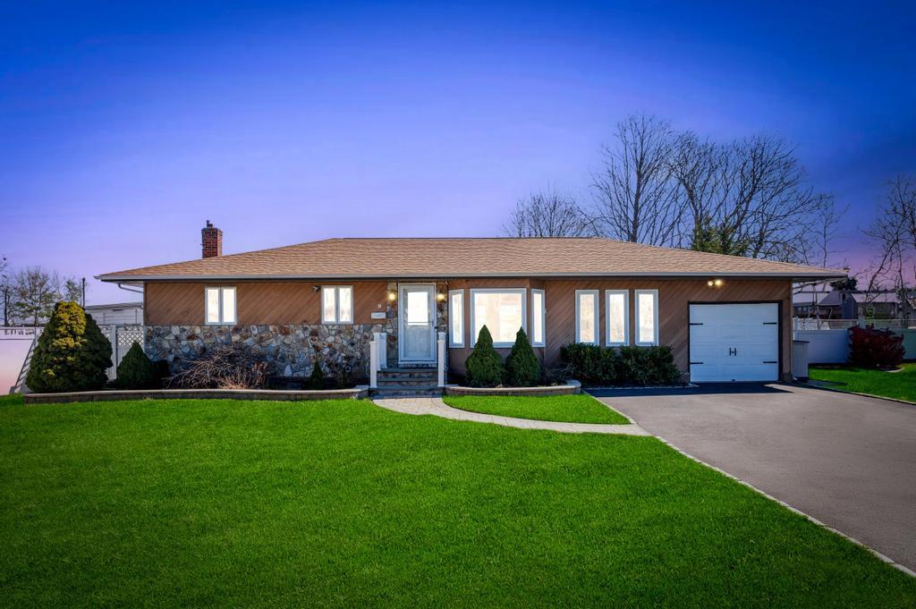 9 Ruth Boulevard Property Photo