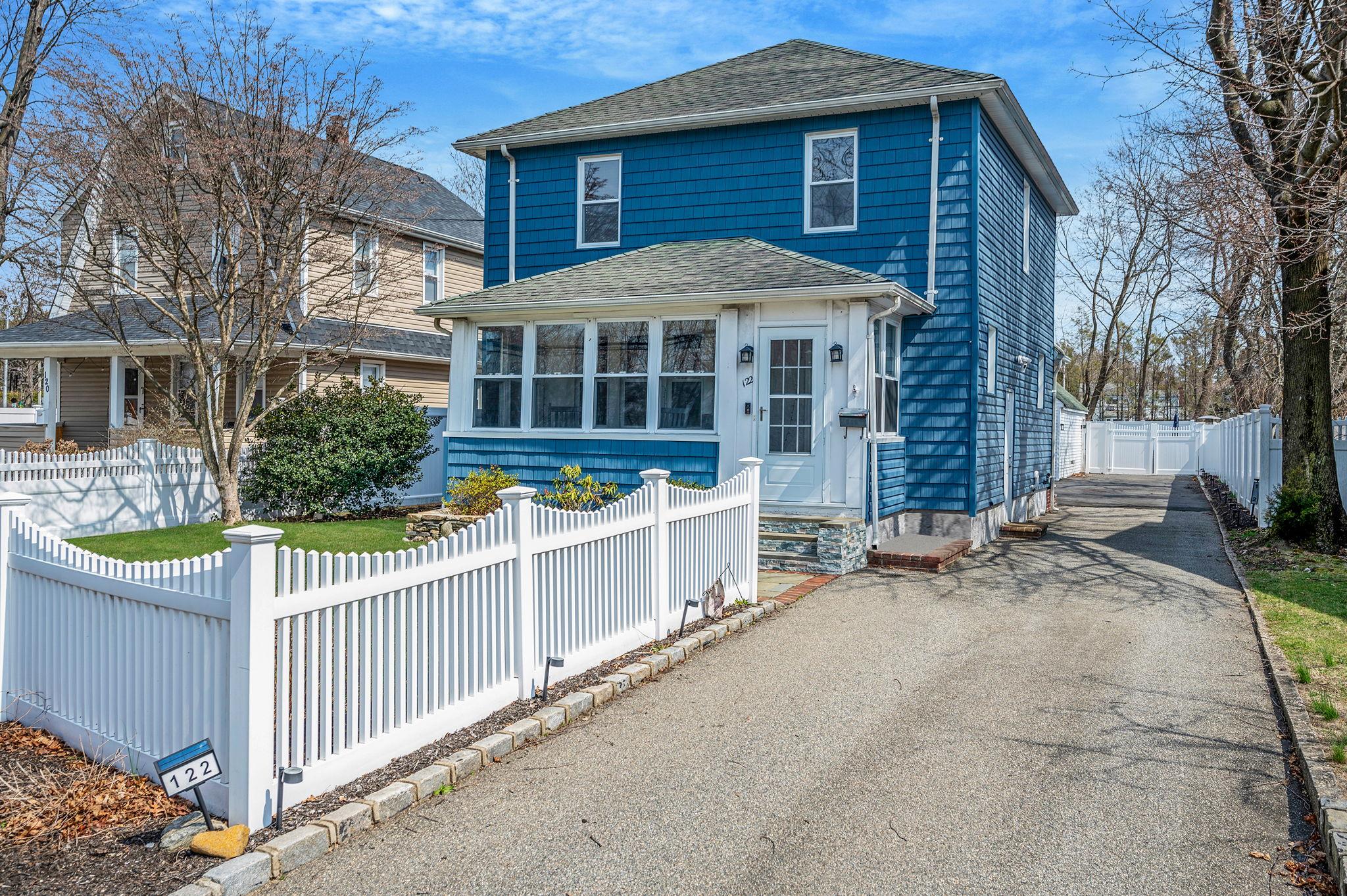 122 Broadway Property Photo