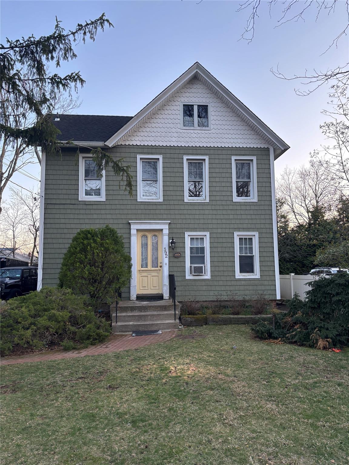 592 Scranton Avenue Property Photo