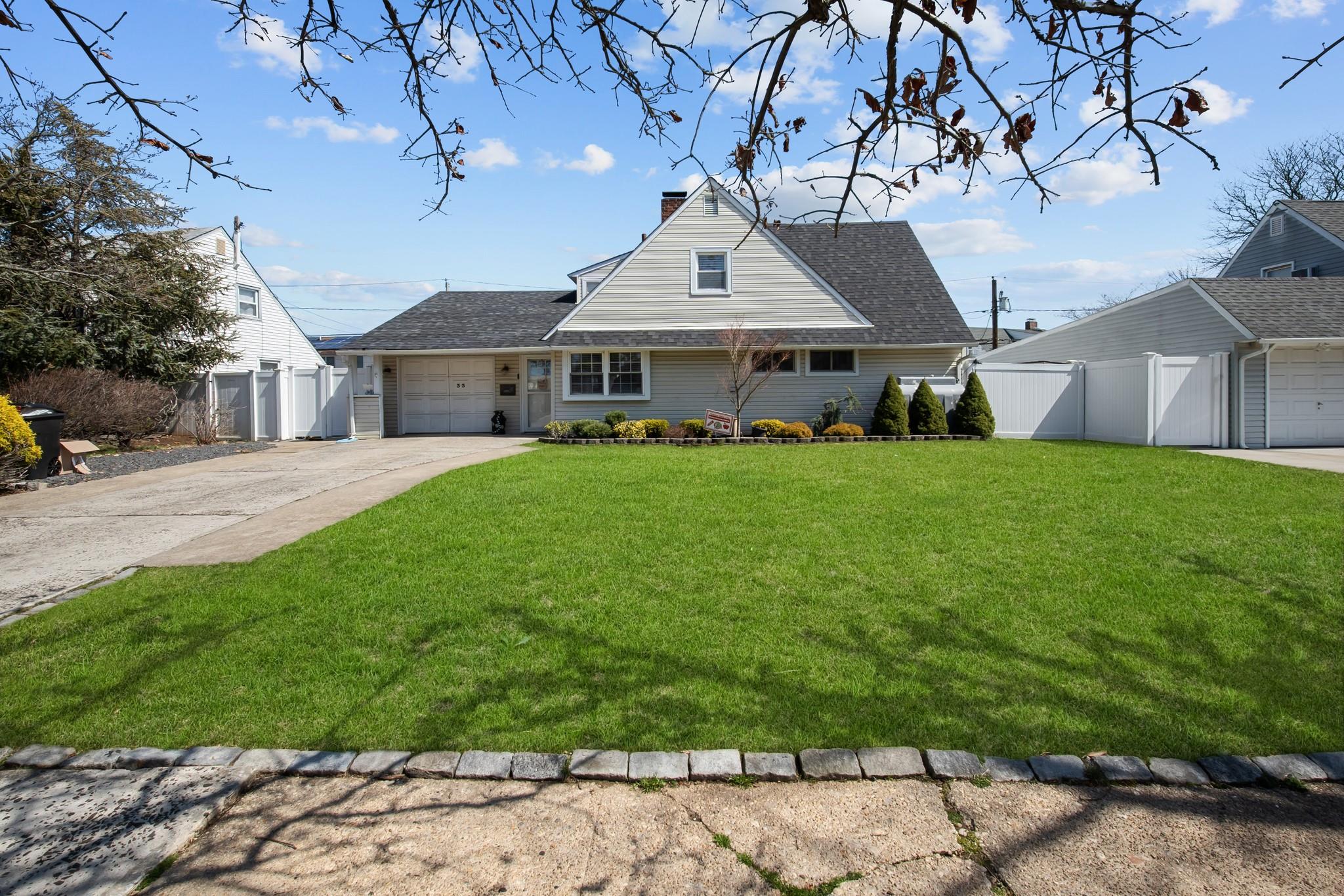 33 Chestnut Lane Property Photo