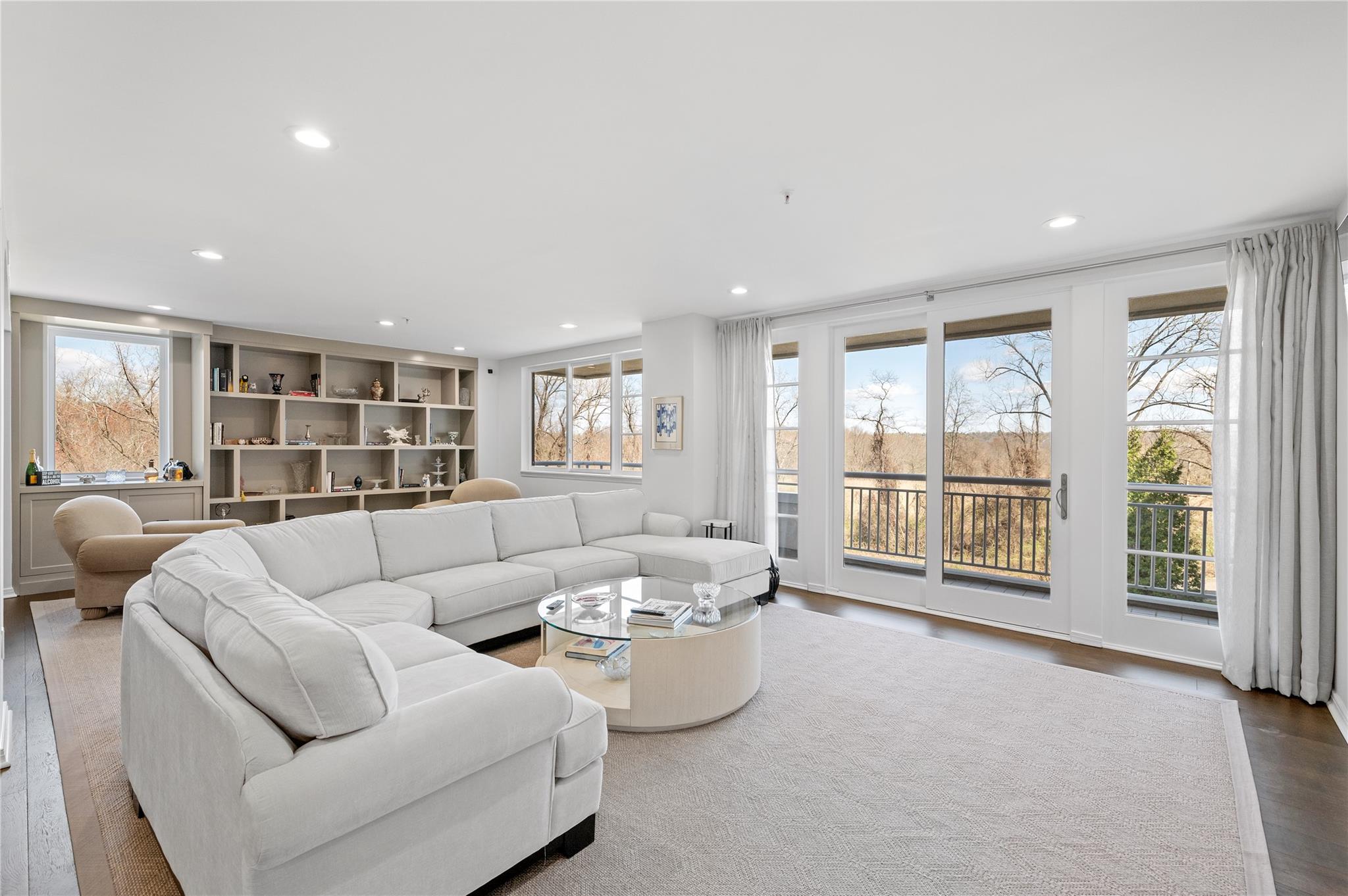 100 Harbor View Dr Property Photo