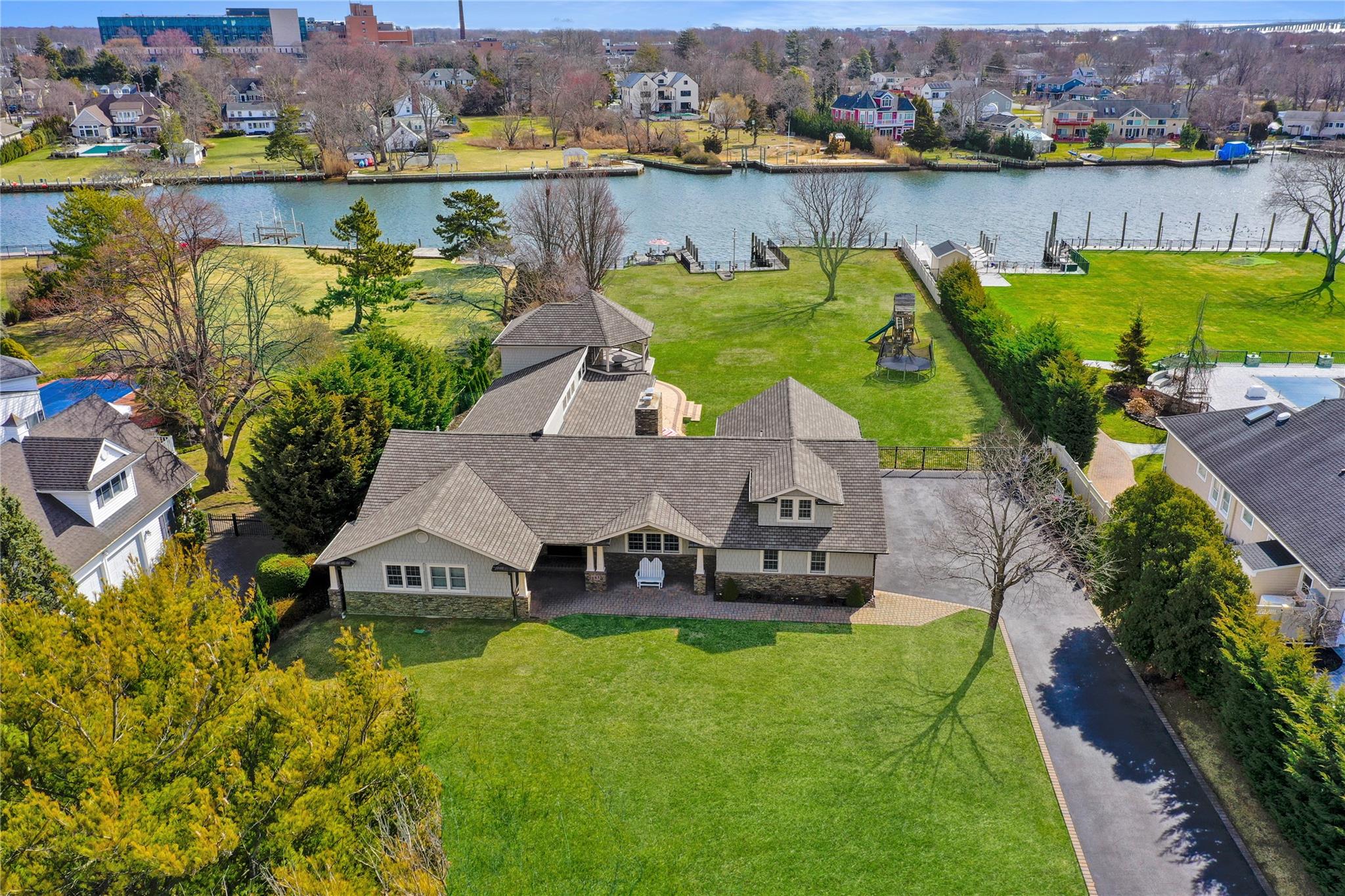 241 Willetts Lane Property Photo