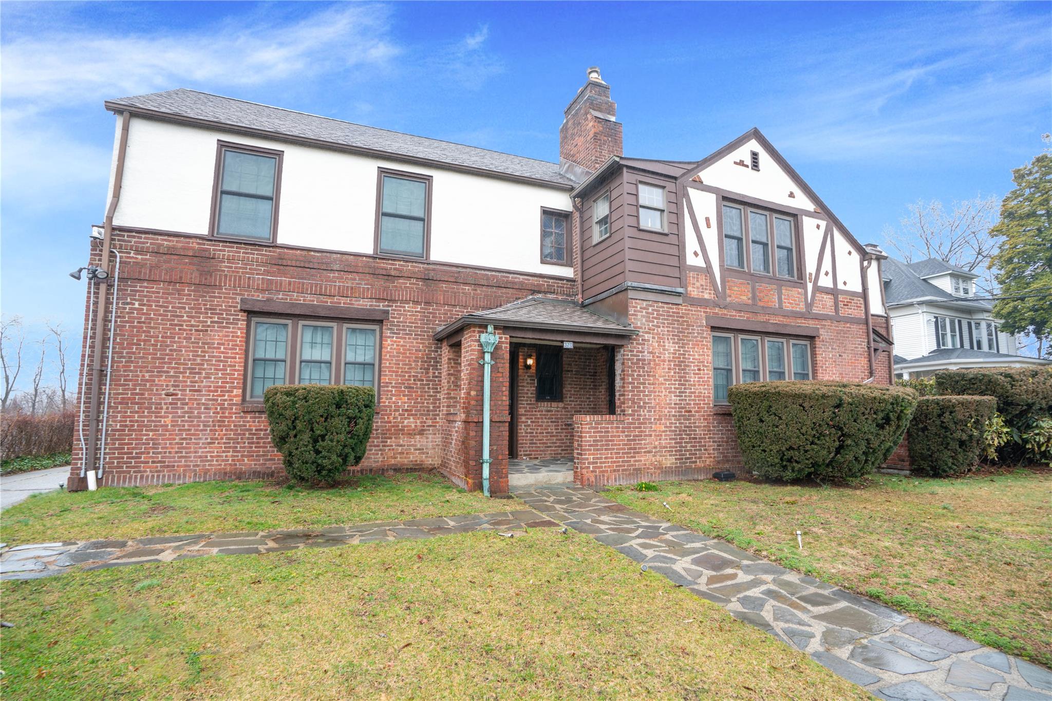 320 Simpson Place Property Photo