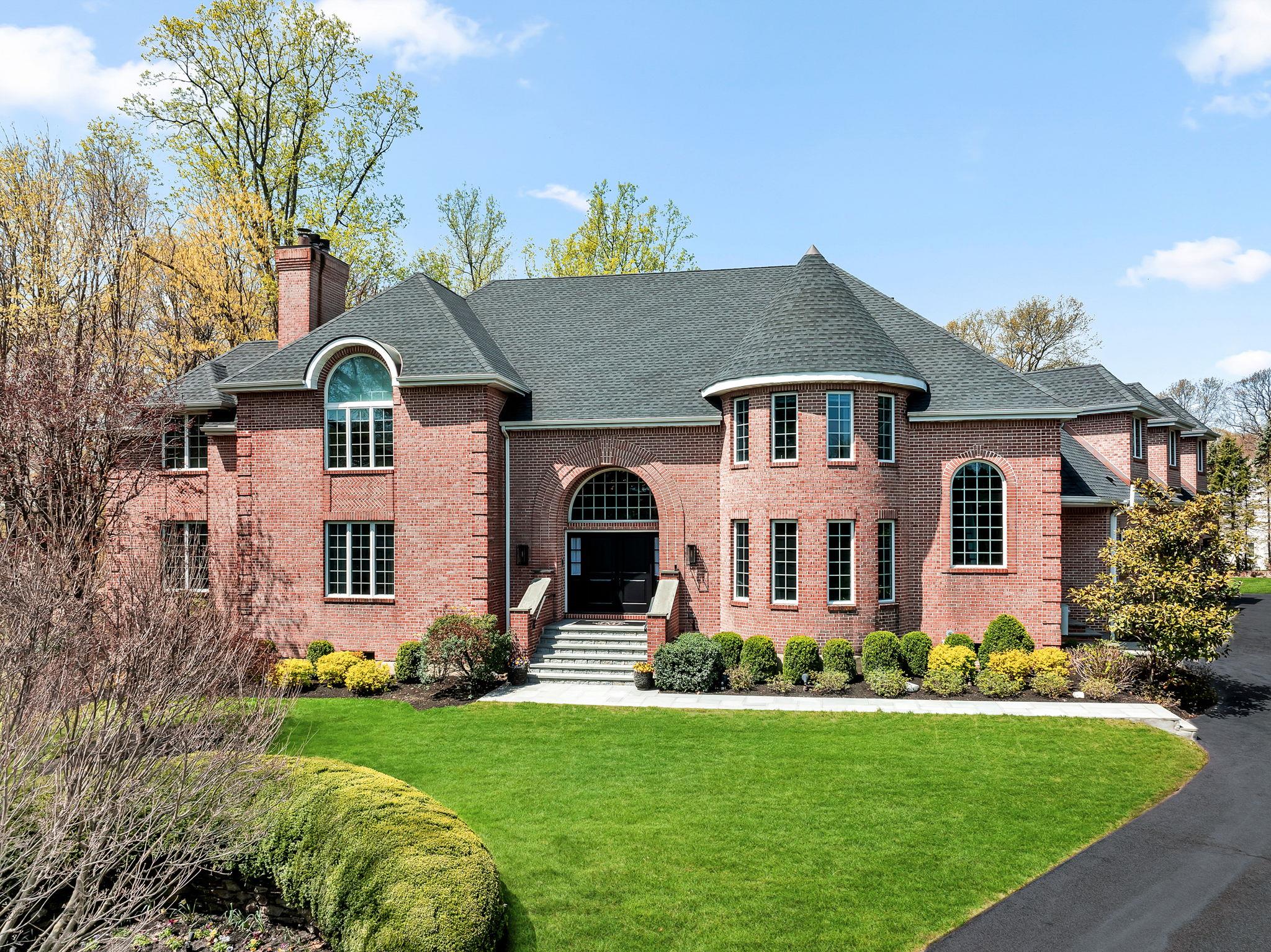 10604 Real Estate Listings Main Image