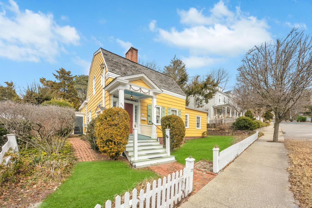 201 E Broadway Property Photo