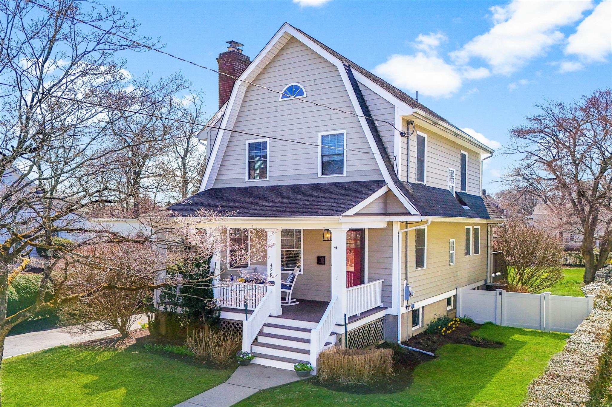 428 N Barry Avenue Property Photo