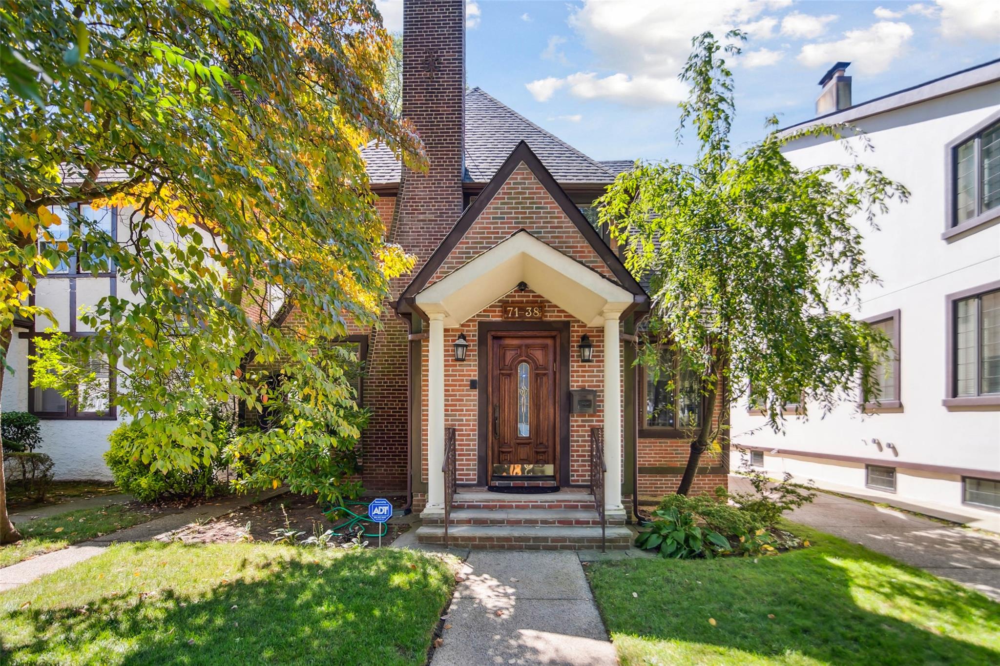 71-38 Harrow Street Property Photo 2