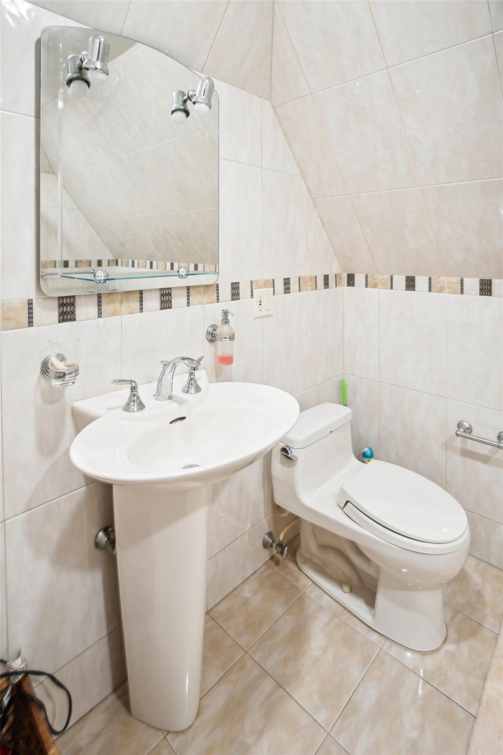 71-38 Harrow Street Property Photo 15