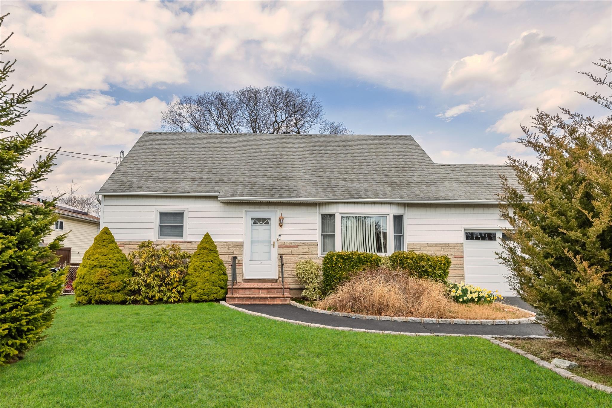 321 Lexington Avenue Property Photo