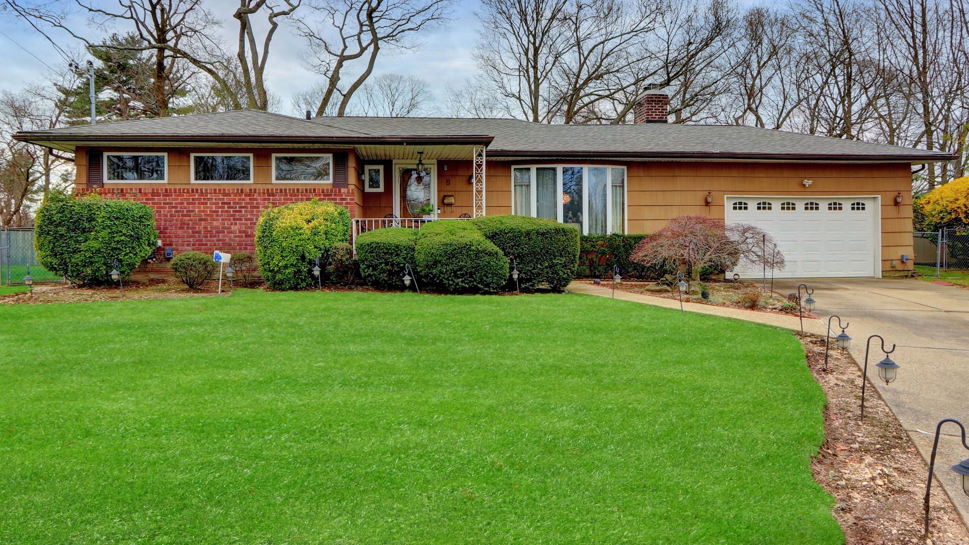 8 Robert Circle Property Photo