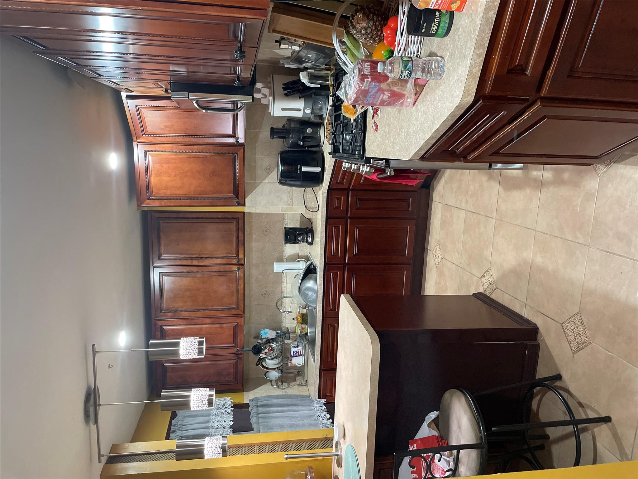 1391 Putnam Avenue Property Photo 4