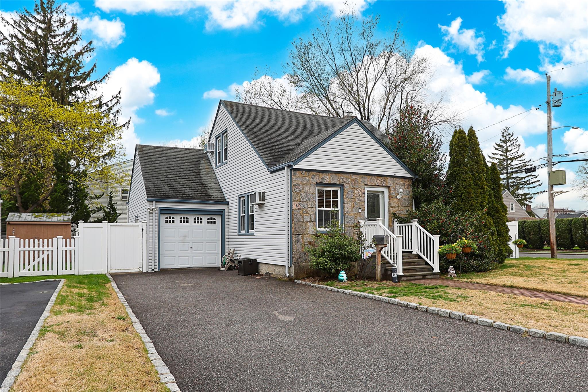 339 Roosevelt Blvd Property Photo