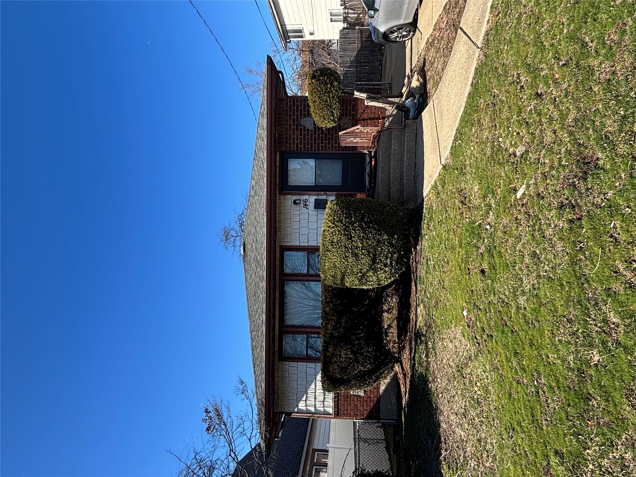 146 E Old Country Road Property Photo