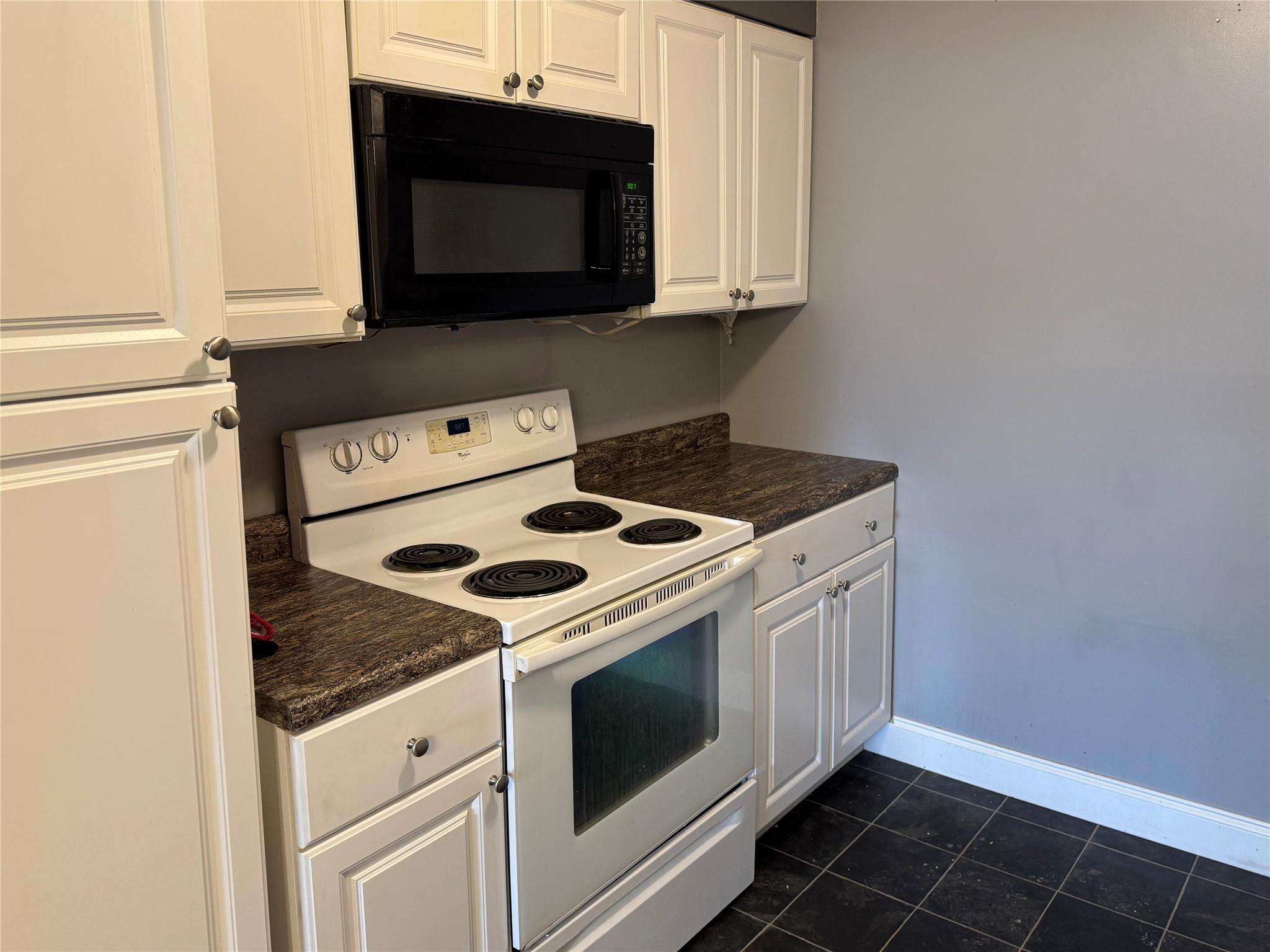1905 Cortland Drive 19e Property Photo 7