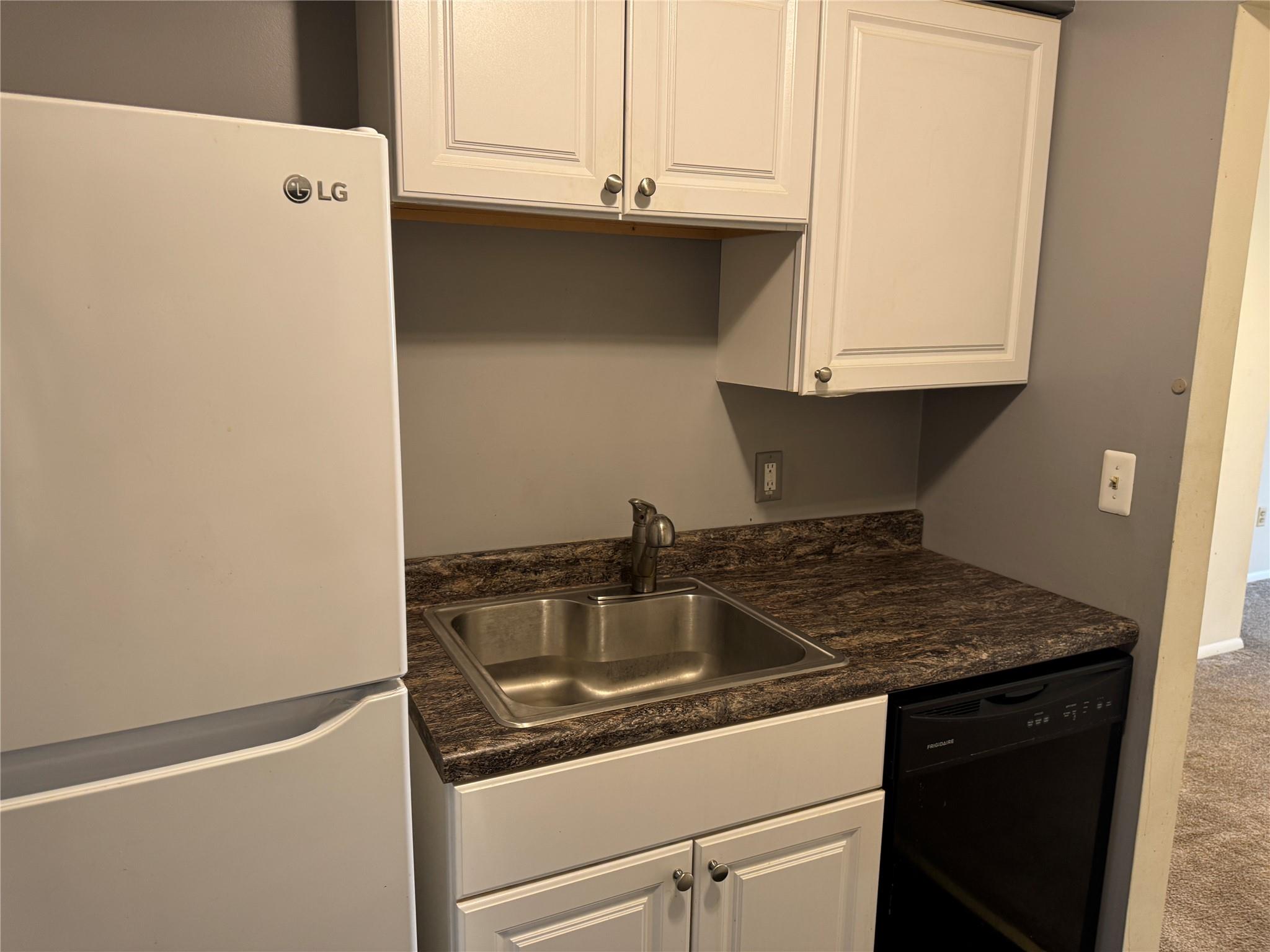 1905 Cortland Drive 19e Property Photo 9