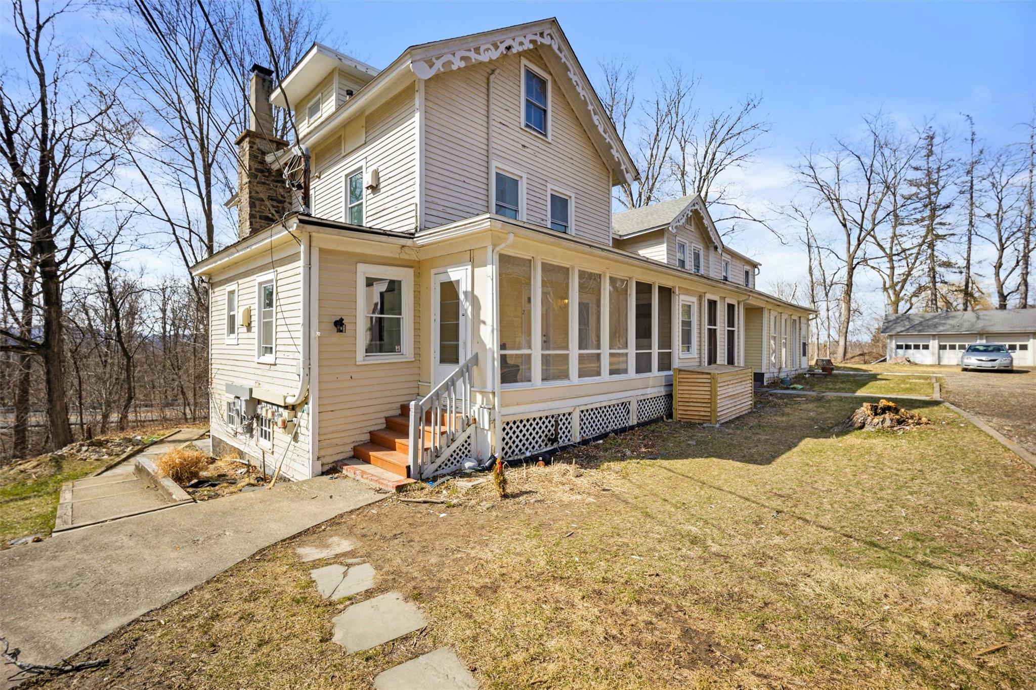 67 Old Albany Post Rd Property Photo