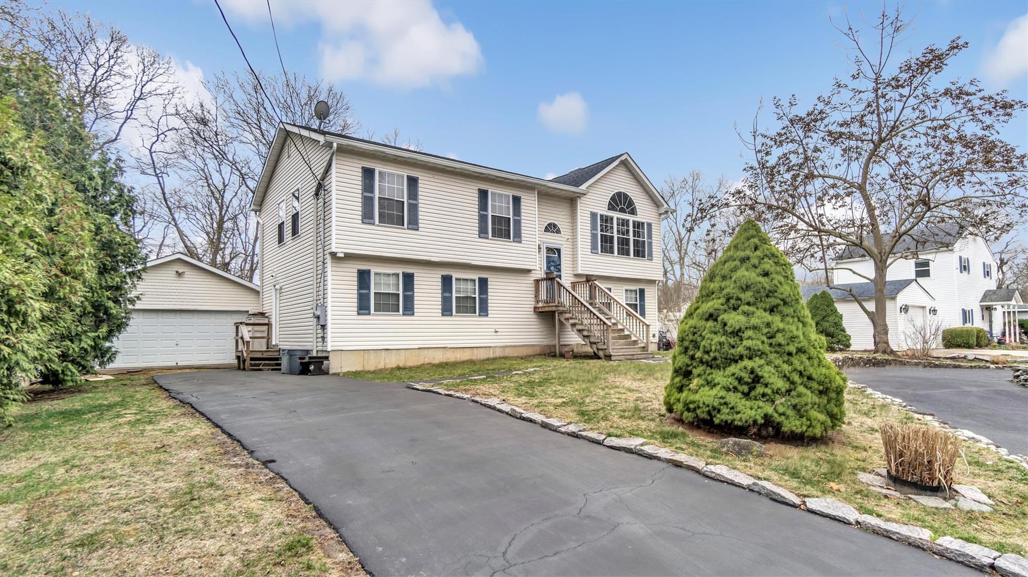 76 Edgewater Drive Property Photo