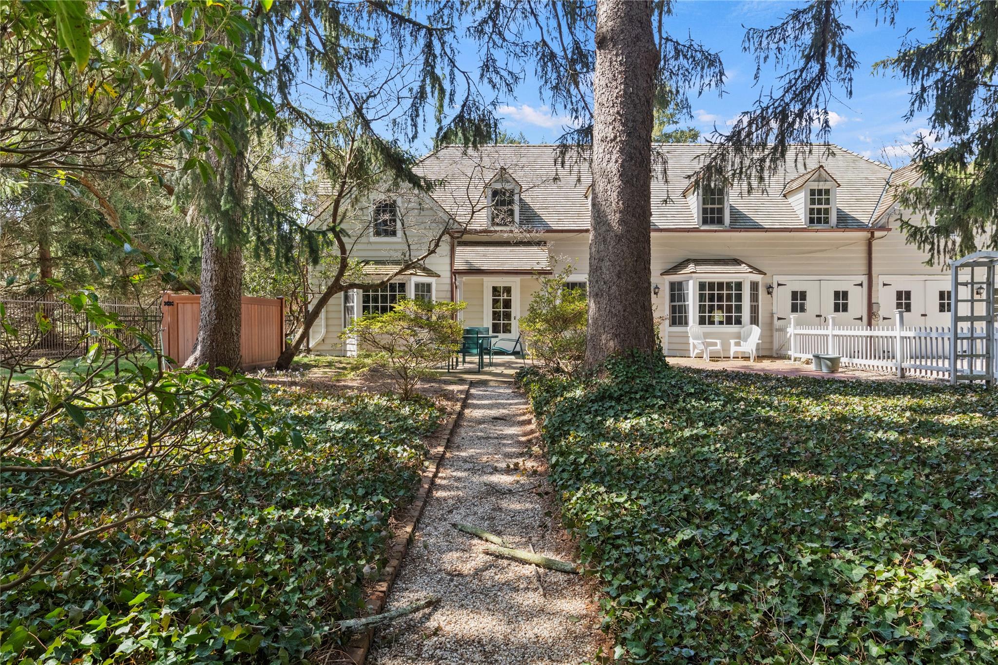 87 Piping Rock Road Property Photo