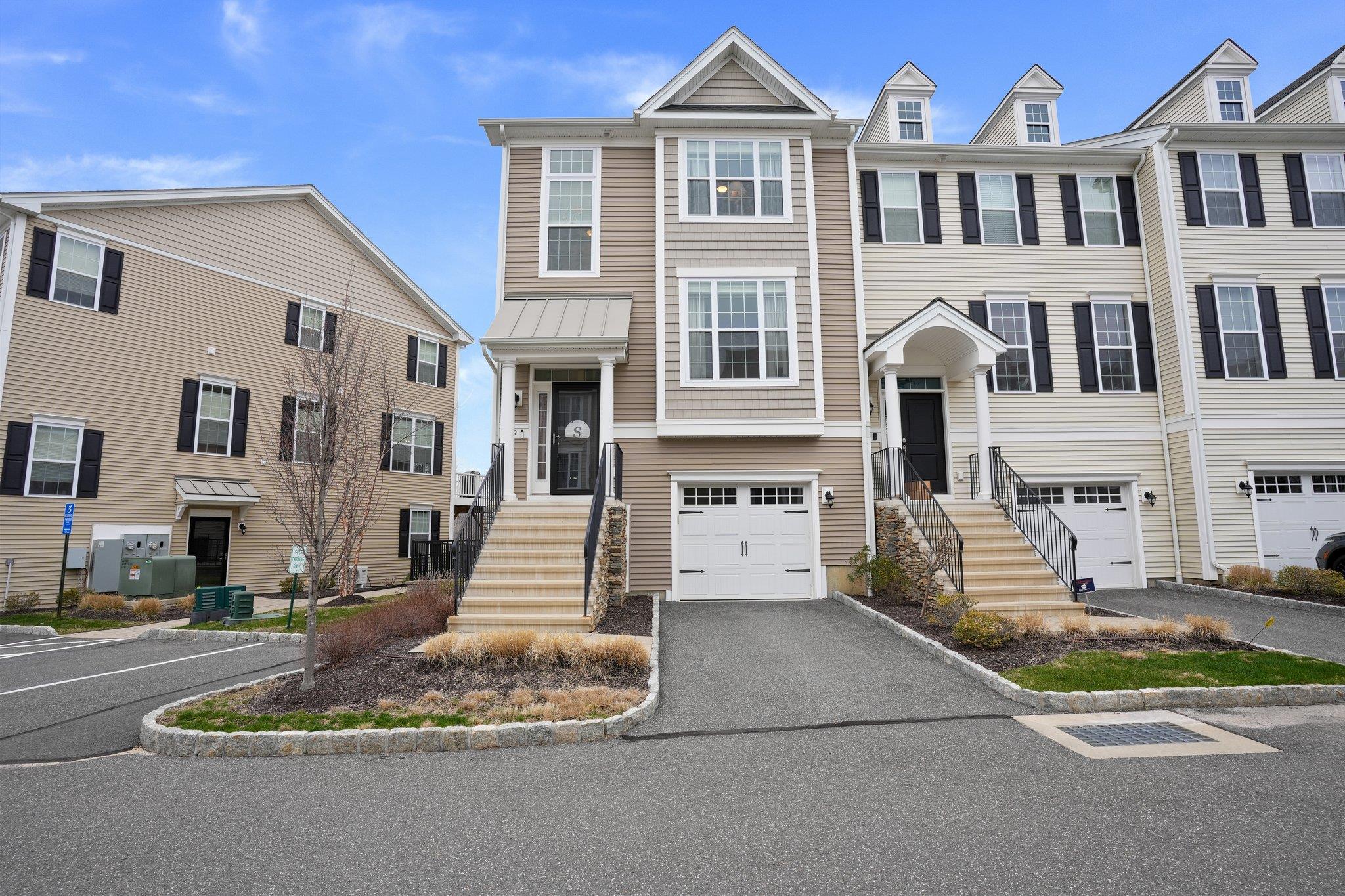 06810 Real Estate Listings Main Image