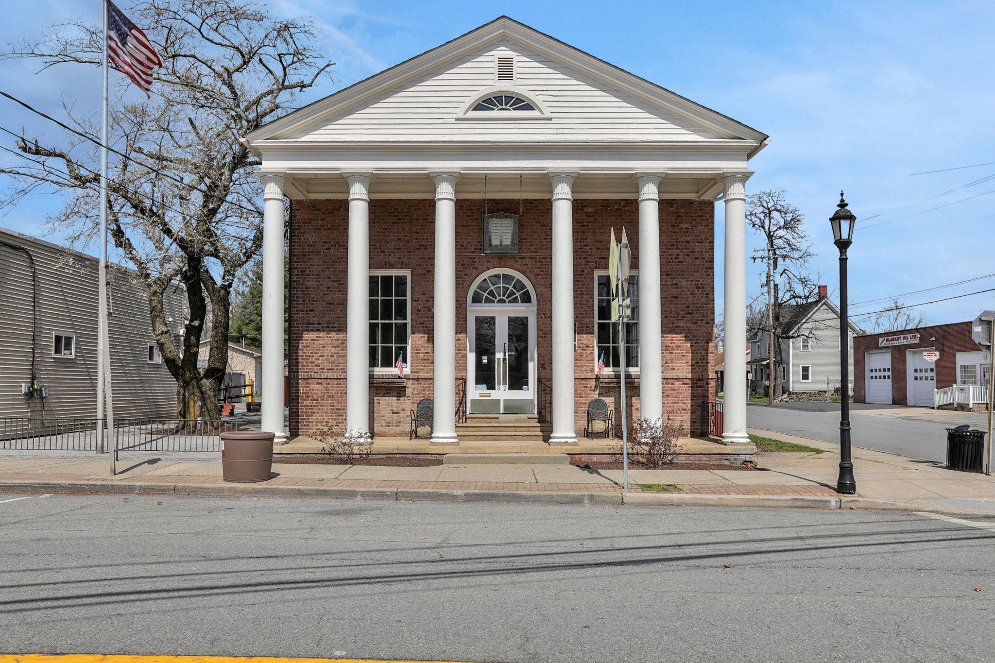 62 Main St Property Photo