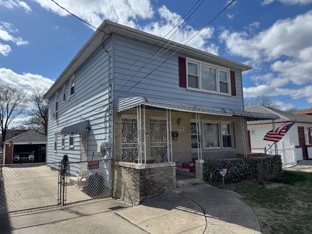 147-72 Huxley Street Property Photo