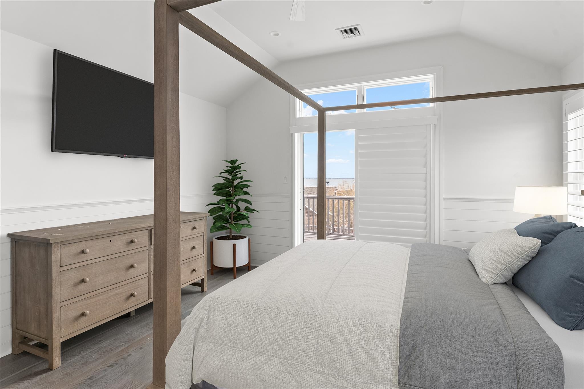 329 Bay Walk Property Photo 14