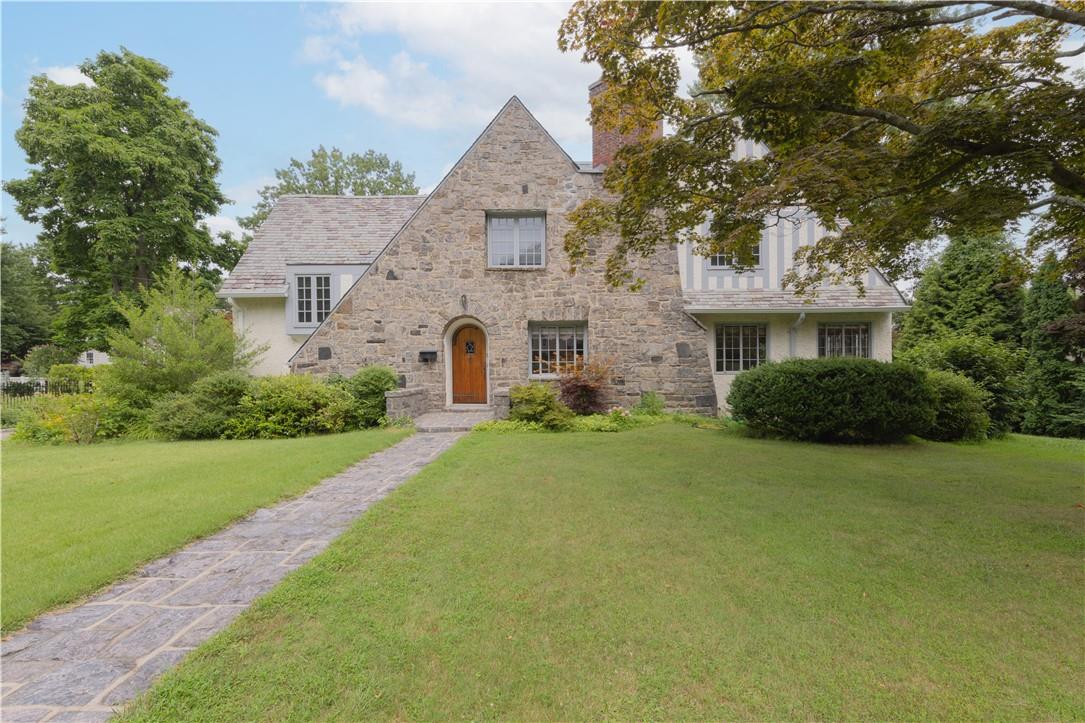 25 Eastfield Road Property Photo
