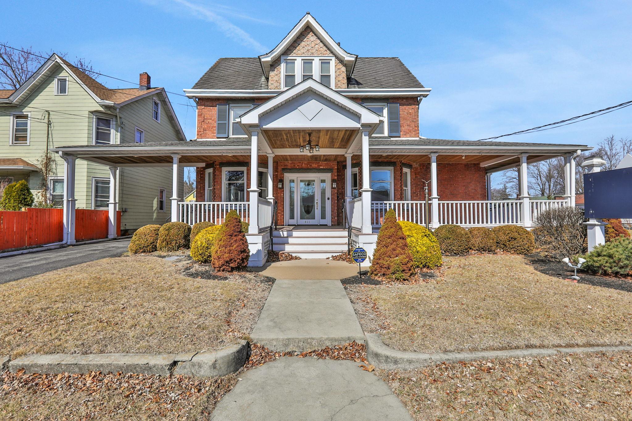 411 Albany Avenue Property Photo