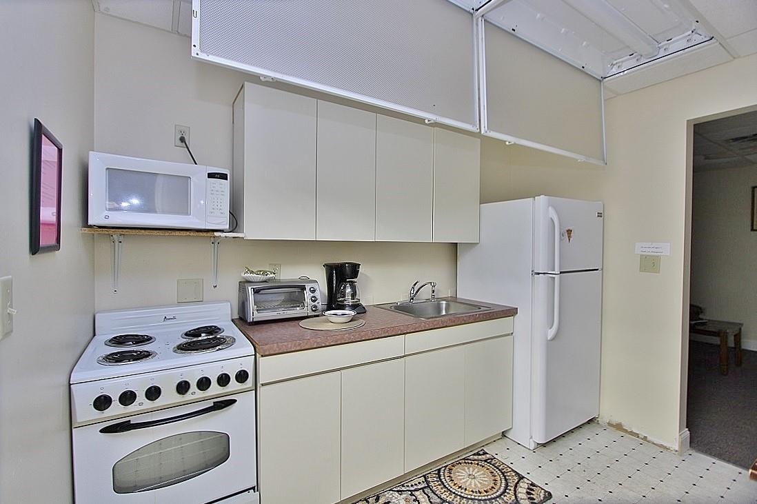 451 Washington Avenue Extension Property Photo 3