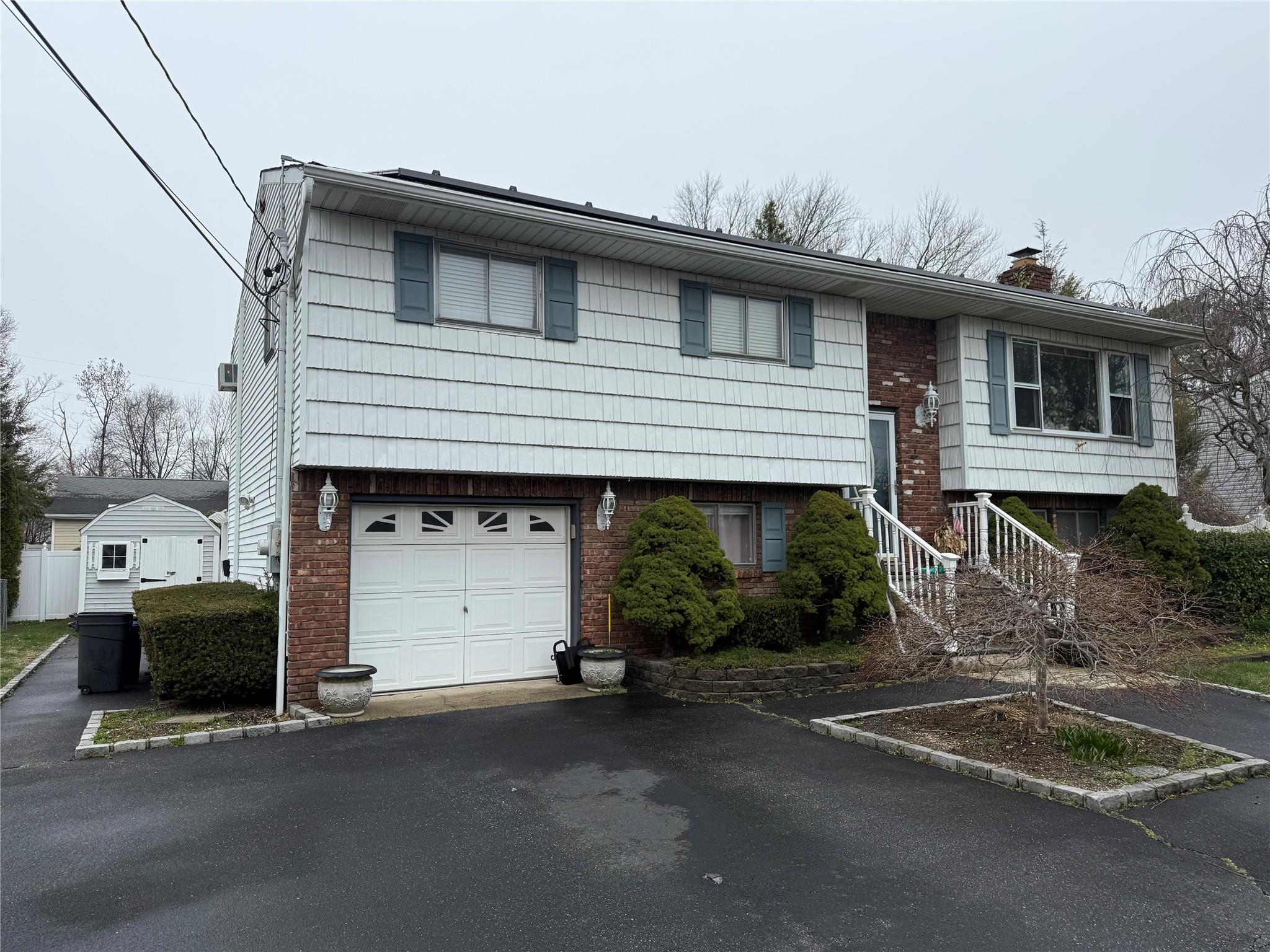 331 Gillette Street Property Photo