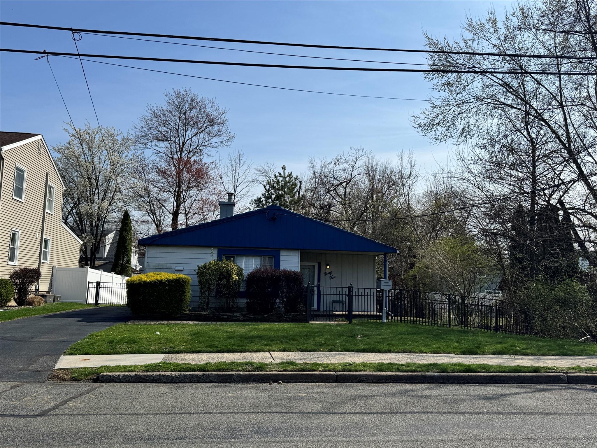 44 Brightwood Ave Property Photo