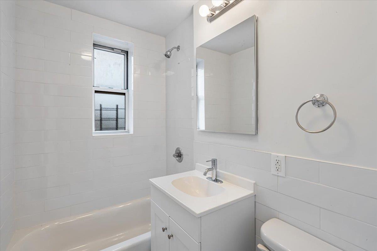 59-30 108 Street 6d Property Photo 18