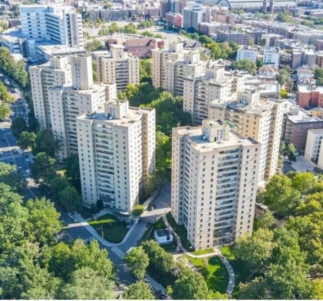 1 Fordham Hill Oval Fordham Road 8d Property Photo