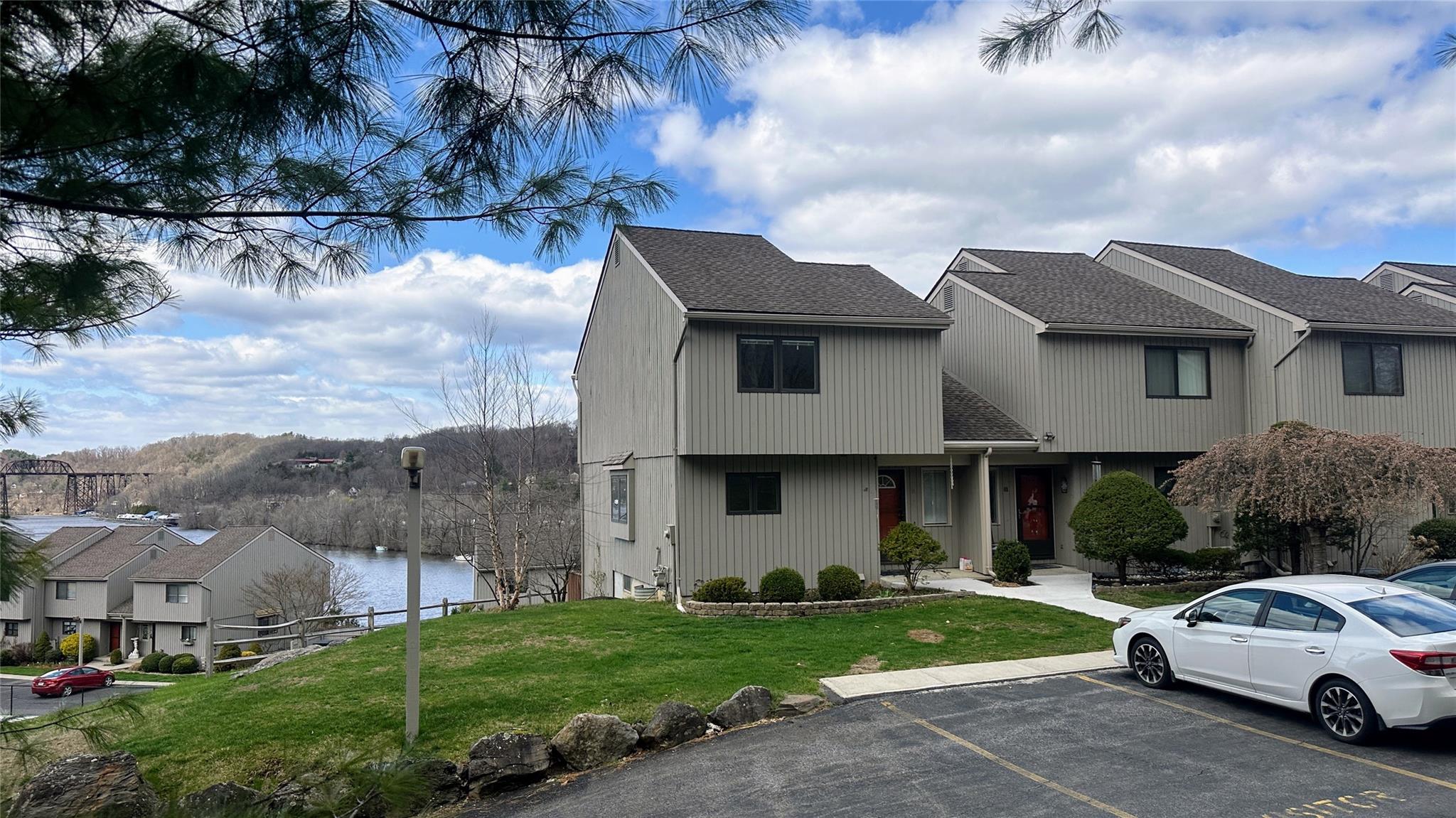 61 Rondout Harbor Property Photo