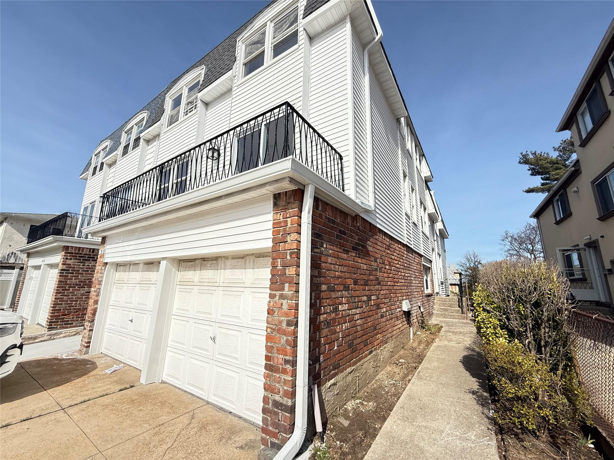 16-17 Bell Boulevard Property Photo