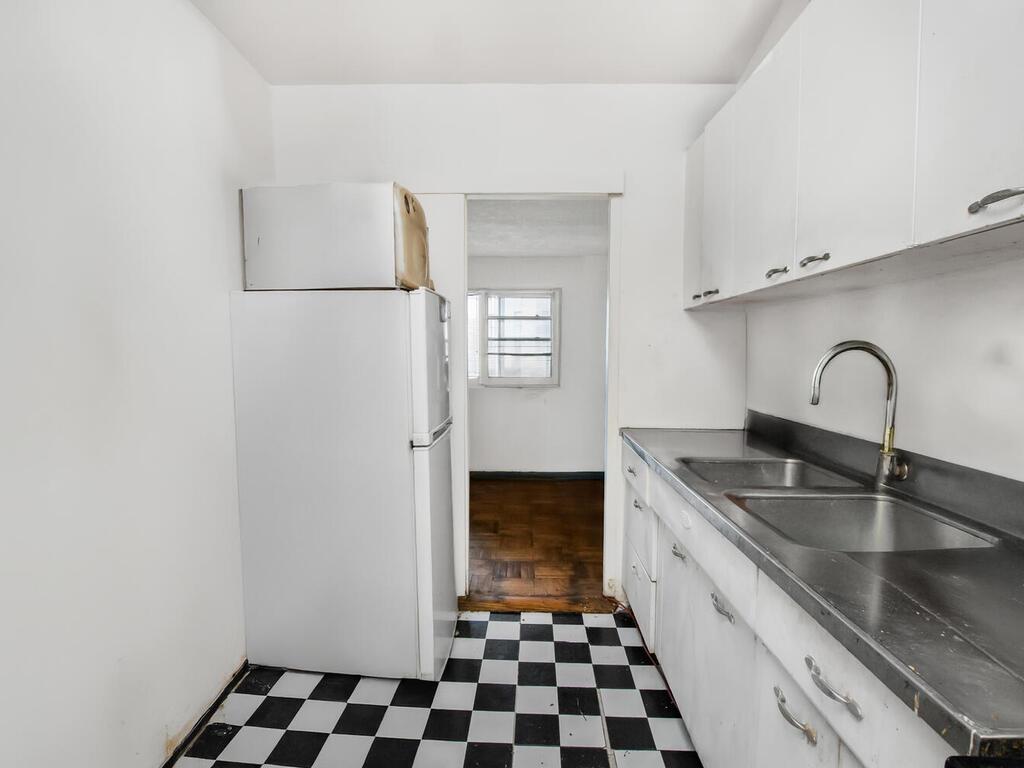 4 Fordham Hill Oval 8d Property Photo 3