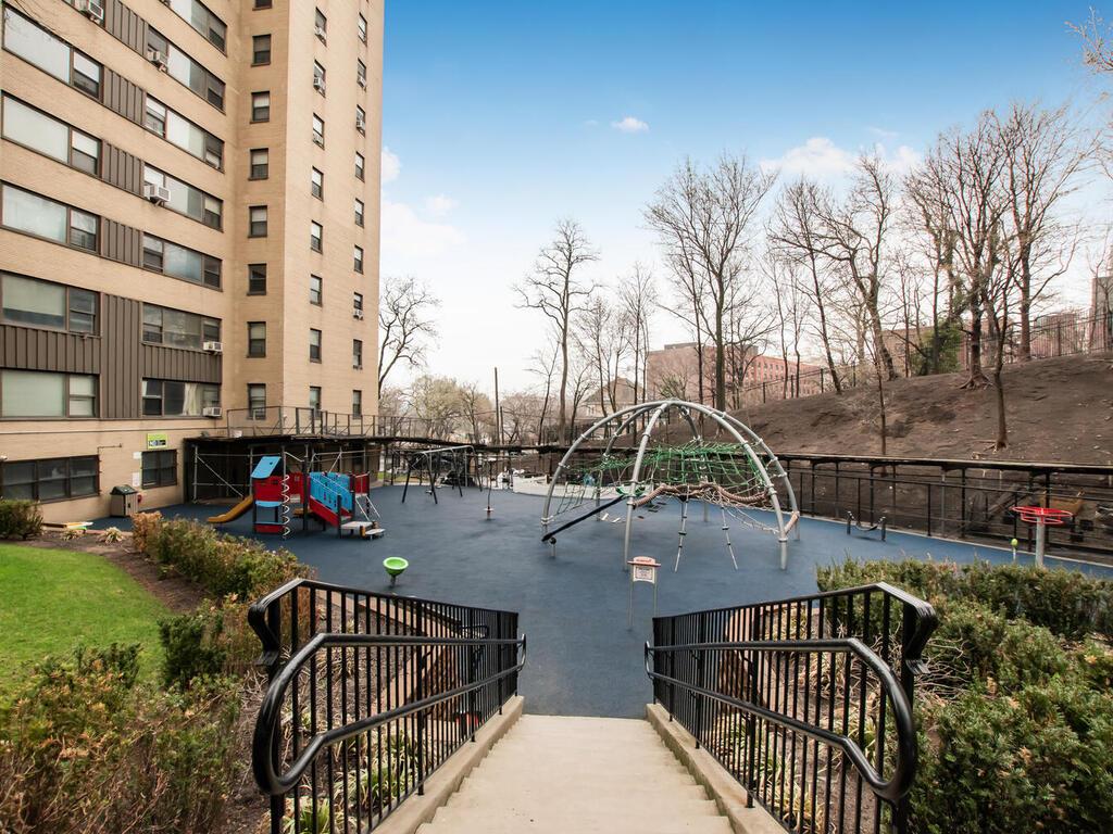 4 Fordham Hill Oval 8d Property Photo 12