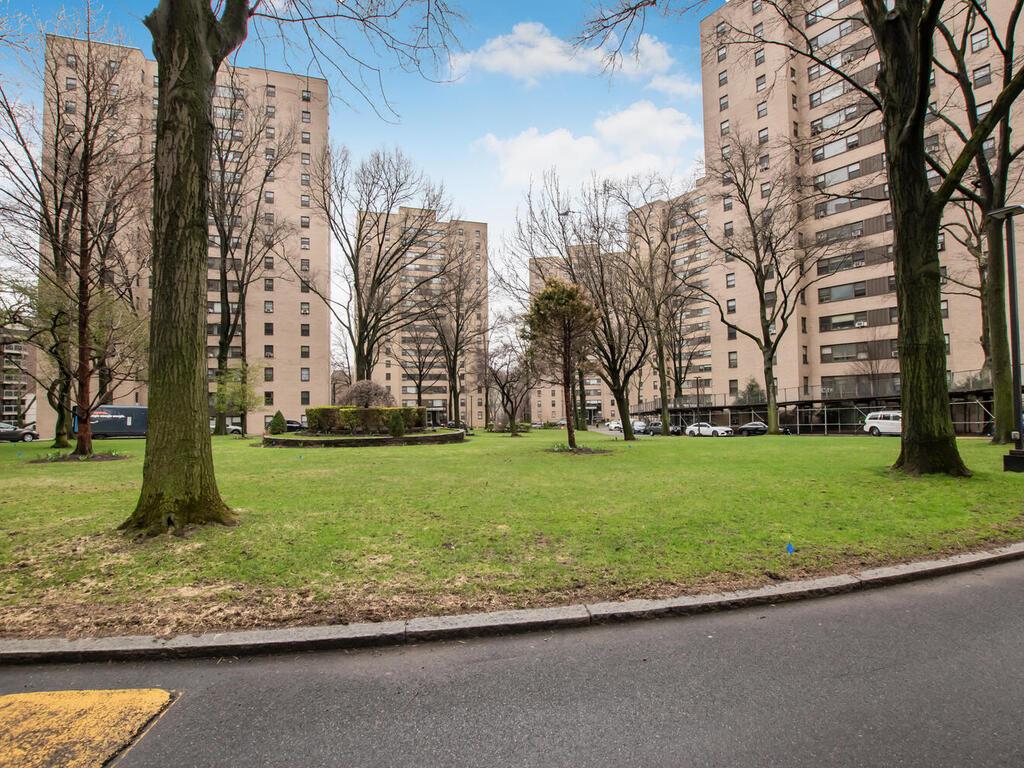 4 Fordham Hill Oval 8d Property Photo 14