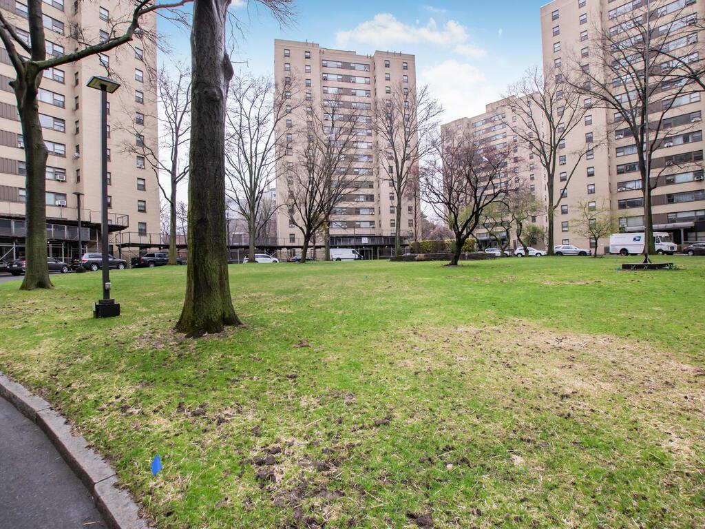 4 Fordham Hill Oval 8d Property Photo 15