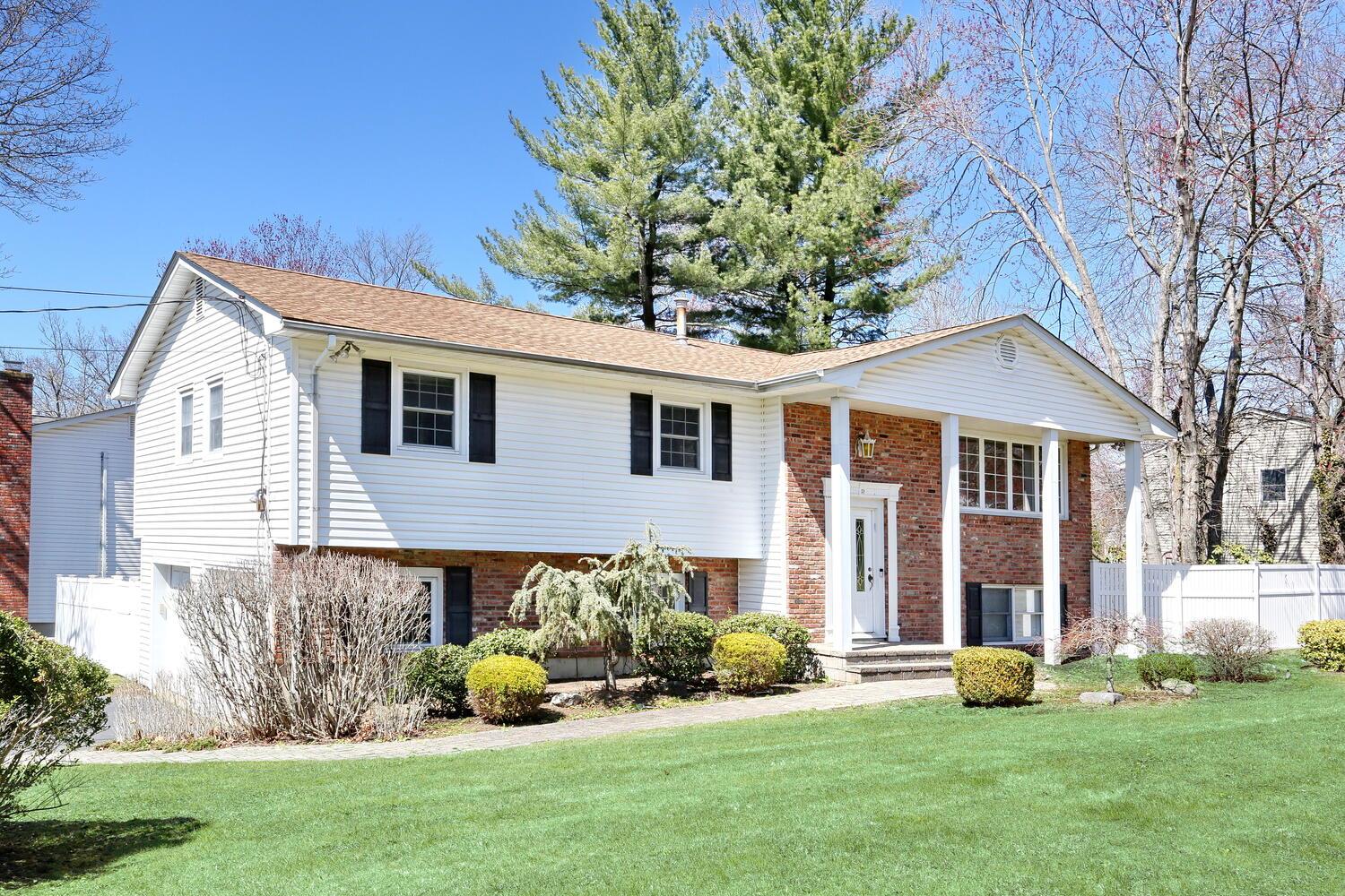 9 Crabapple Lane Property Photo
