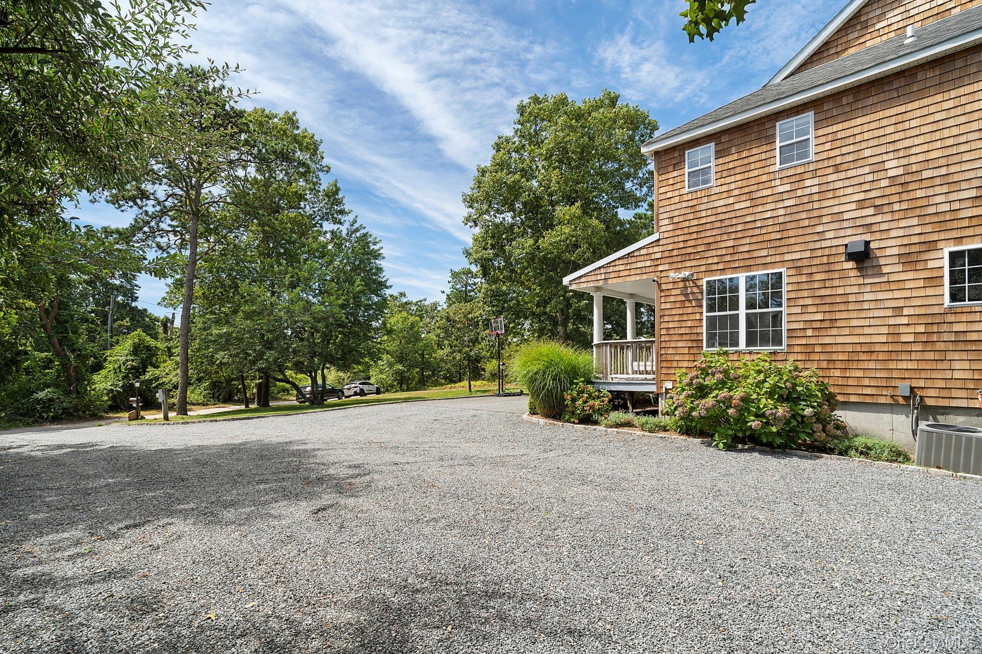 71 Old Canoe Place Road Property Photo 4