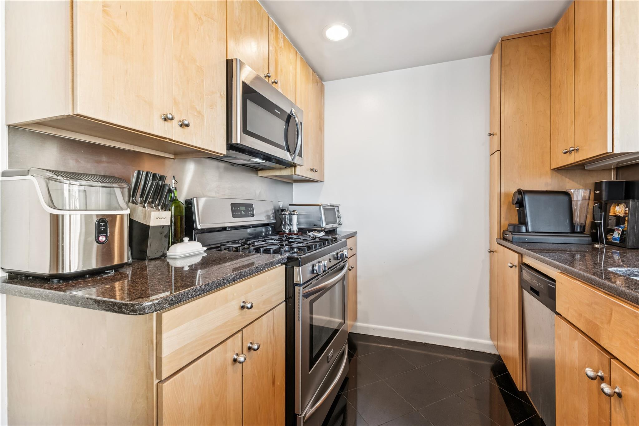 4-74 48th Avenue Ph4d Property Photo 5